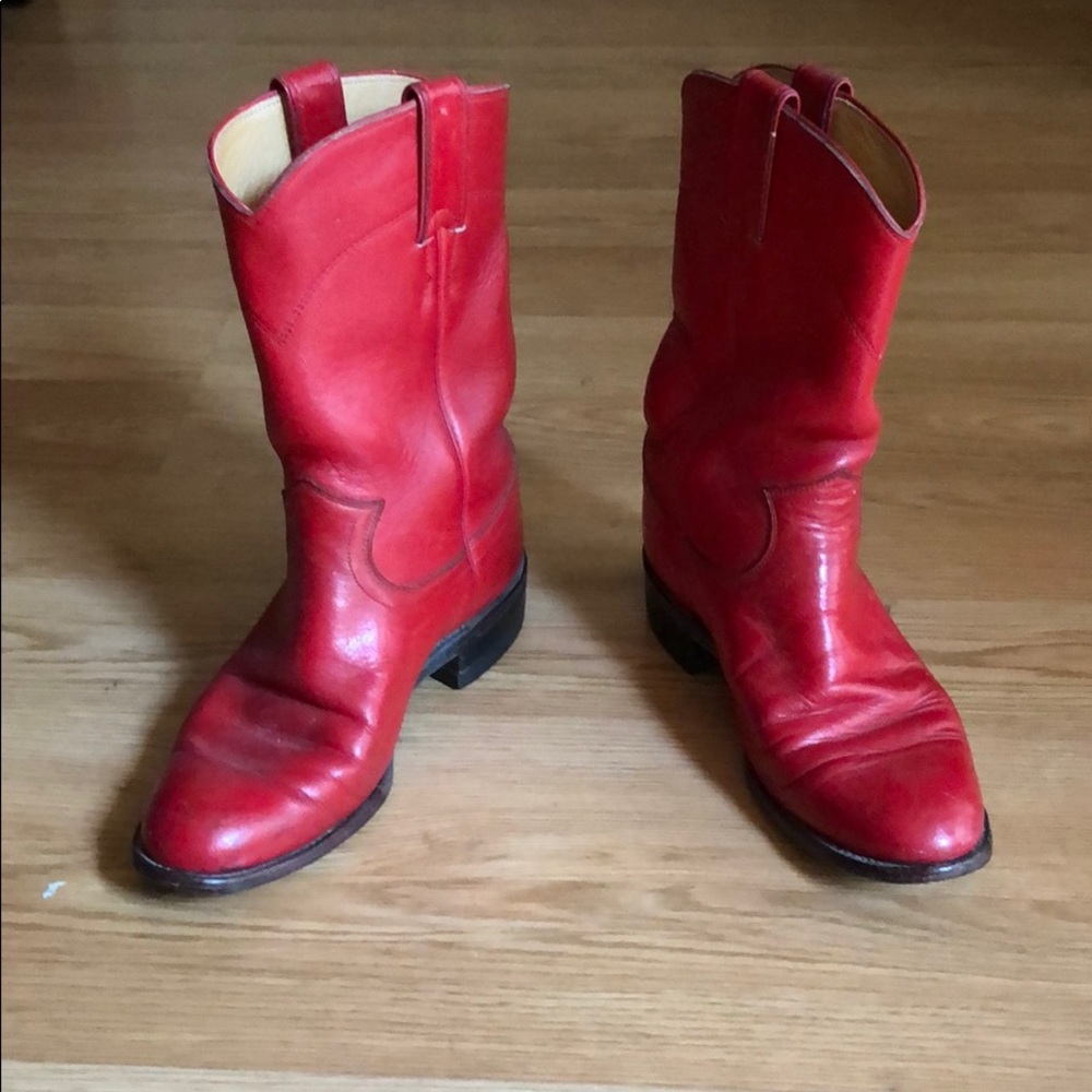 Women’s red Justin Cowboy boots